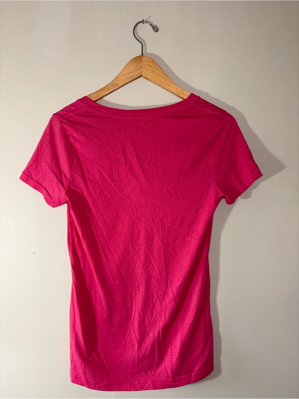 TNA V-Neck Short Sleeve Tee in Bright Pink - Picture 4 of 4